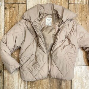 Abercrombie & Fitch cream/beige Mini Puffer Jacket Coat - Size XS